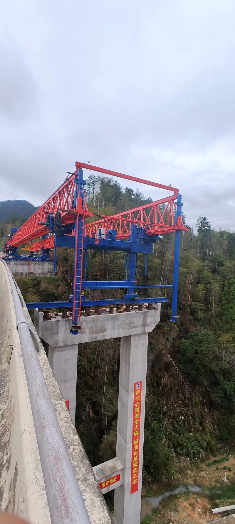 浙江路建塔石大桥加宽GYLQ200T-40M自平衡过跨架桥机